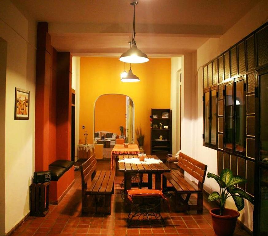 Gute Nacht Hostel La Rioja Exteriör bild